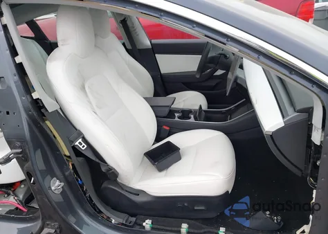 2020 Tesla Model 3 Standard Range Plus/Standard Range Rear-Wheel Drive z USA, uszkodzony, nr VIN 5YJ3E1EA9LF598858